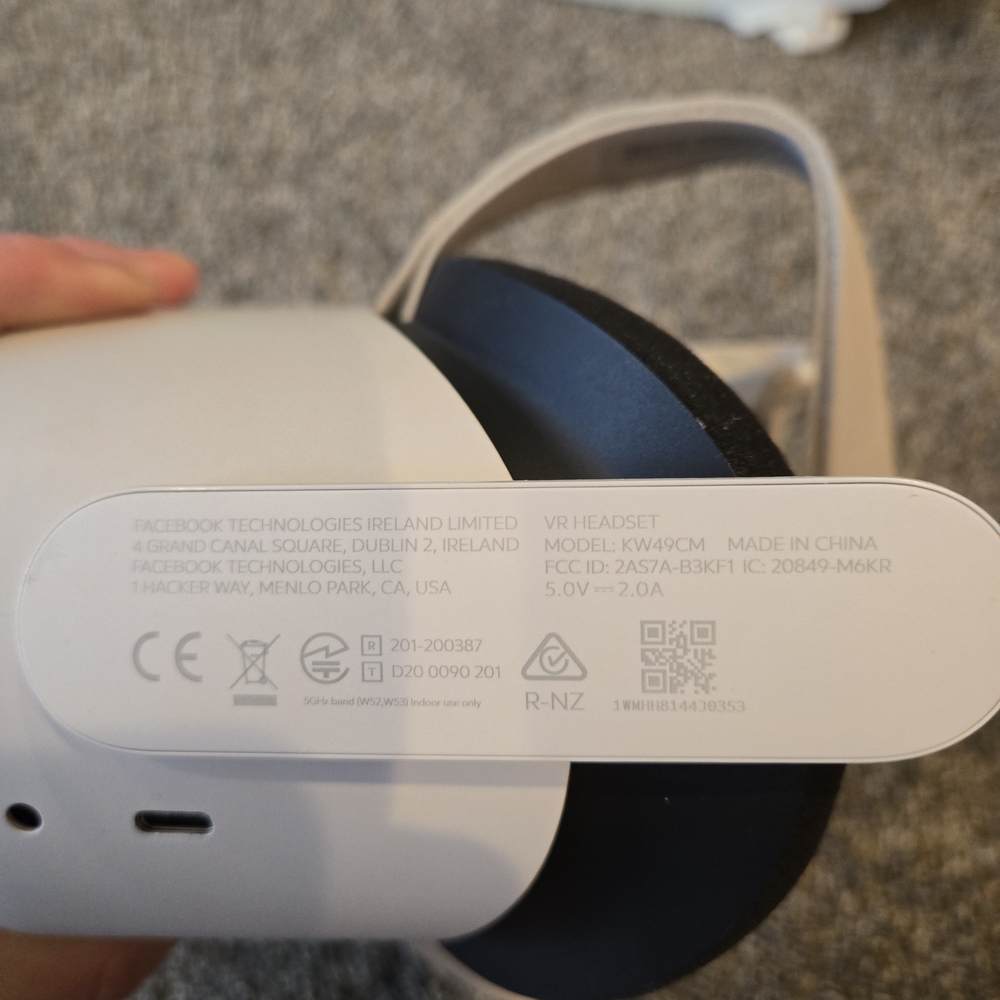 Oculus Quest 2 Meta 64GB Standalone VR Headset with Controllers - Picture 9 of 9